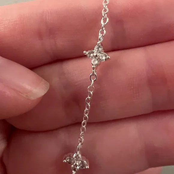 925 Sterling Silver Plated Clover Bracelet - Picture 3 of 6